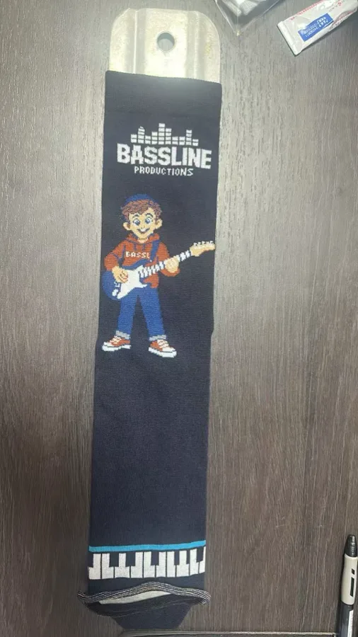 3D cartoon guitarist turned into knit pattern